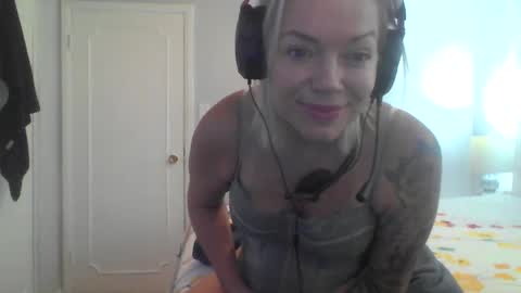Yogiblondebangme online show from September 28, 2025, 2:22 pm