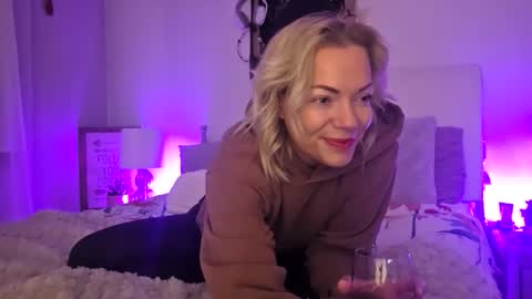 Yogiblondebangme online show from May 10, 2026, 3:01 am