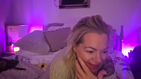 Yogiblondebangme online show from May 13, 2026, 1:03 am