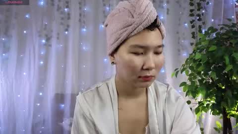 i am Yoon online show from October 18, 2025, 7:53 am