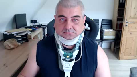 yoschi1976 online show from September 28, 2025, 9:25 am