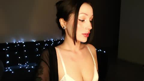 Snapshot of you_deserve chatting on April 14, 2026, 9:43 pm Sophie online show from April 14, 2026, 9:43 pm