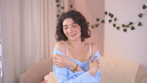 Elizabeth brunette -- Darline blonde  online show from December 7, 2024, 10:12 am