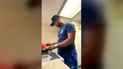 Snapshot of youbadboy222 chatting on April 9, 2026, 7:36 am youbadboy222 online show from April 9, 2026, 7:36 am