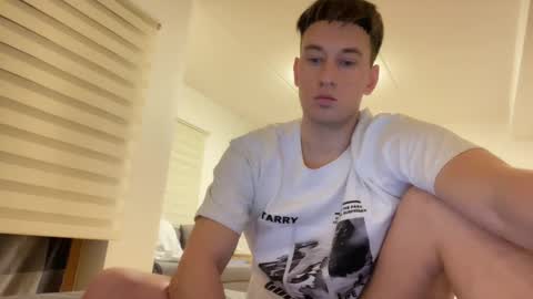 Snapshot of youcan__ chatting on February 24, 2026, 3:43 pm youcan__ online show from February 24, 2026, 3:43 pm