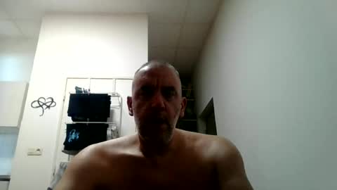 Snapshot of youdeservit chatting on June 25, 2026, 7:24 am CrayZio online show from June 25, 2026, 7:24 am