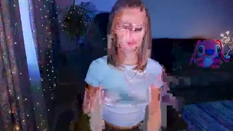 Snapshot of youdreamm chatting on December 3, 2024, 12:38 pm Bella online show from December 3, 2024, 12:38 pm