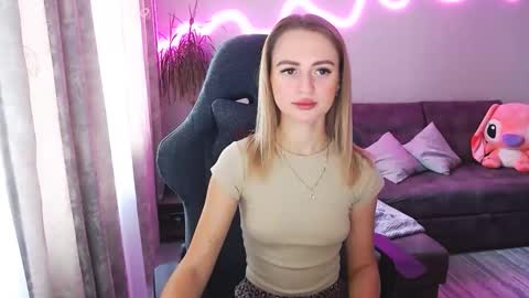 Snapshot of youdreamm chatting on October 22, 2025, 8:14 am Bella online show from October 22, 2025, 8:14 am