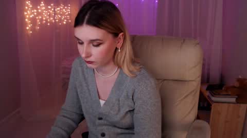 Snapshot of your_freya chatting on December 6, 2024, 2:28 pm Freya online show from December 6, 2024, 2:28 pm