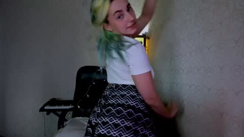 Snapshot of your_godesses chatting on December 18, 2024, 6:43 am Cora online show from December 18, 2024, 6:43 am