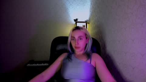 Snapshot of your_godesses chatting on December 19, 2024, 6:56 pm Cora online show from December 19, 2024, 6:56 pm