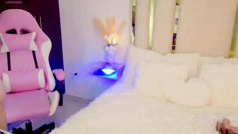 Isa online show from April 15, 2026, 7:58 pm