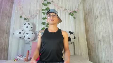 your_kitty_boy online show from June 29, 2026, 7:36 pm