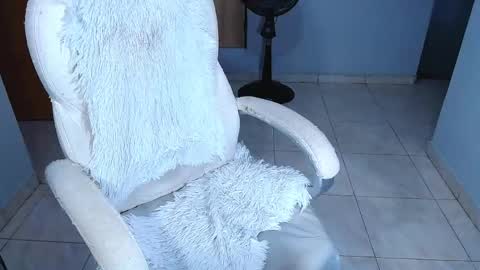 Snapshot of your_latin_girl chatting on April 19, 2026, 11:29 pm your_latin_girl online show from April 19, 2026, 11:29 pm