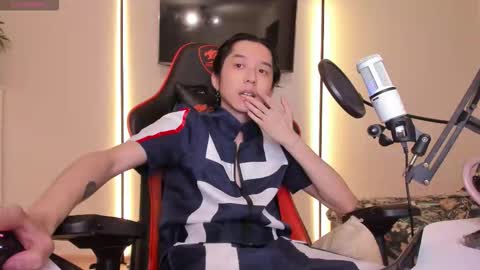 Snapshot of your_little_twink chatting on December 2, 2025, 2:06 am Han online show from December 2, 2025, 2:06 am