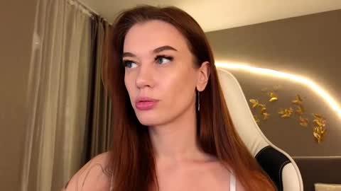 Jessica Loyd online show from November 1, 2025, 2:57 am