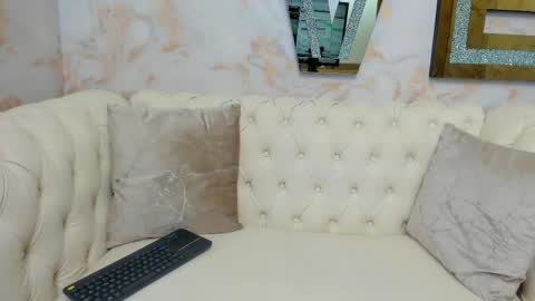 Evelin  online show from October 16, 2025, 9:38 pm