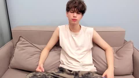 your_shy_guy online show from November 10, 2025, 6:12 am