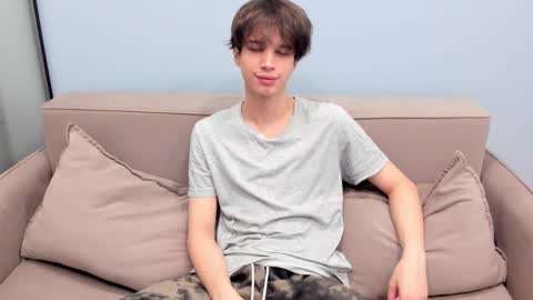 your_shy_guy online show from November 27, 2025, 10:34 pm