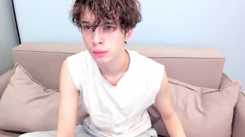 Snapshot of your_shy_guy chatting on December 14, 2025, 5:46 am your_shy_guy online show from December 14, 2025, 5:46 am