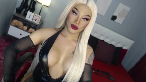 Snapshot of your_truly_goddess143 chatting on November 20, 2025, 10:20 pm TRICXIEBELLE online show from November 20, 2025, 10:20 pm