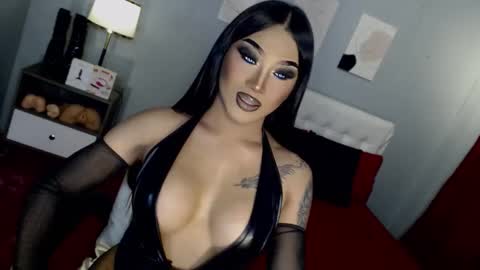 Snapshot of your_truly_goddess143 chatting on December 2, 2025, 11:00 pm TRICXIEBELLE online show from December 2, 2025, 11:00 pm