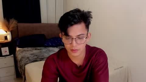 yourasian_bradley online show from March 3, 2025, 2:26 pm