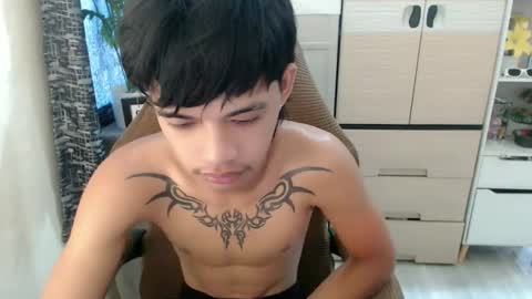 yourasian_eric online show from April 13, 2026, 3:56 am