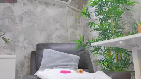 Anna online show from April 19, 2026, 7:05 pm