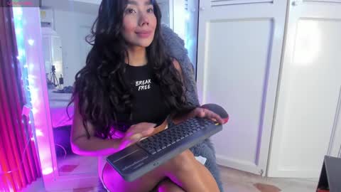 Selena online show from December 20, 2024, 4:31 am