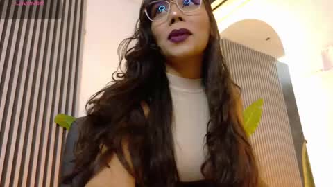 Selena online show from October 3, 2025, 4:20 am