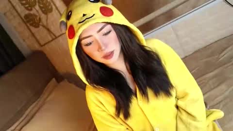 JEN  online show from October 28, 2025, 11:58 am