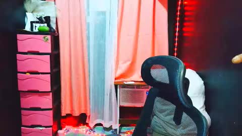 yourdirtygirl_lyla online show from February 2, 2026, 7:23 pm