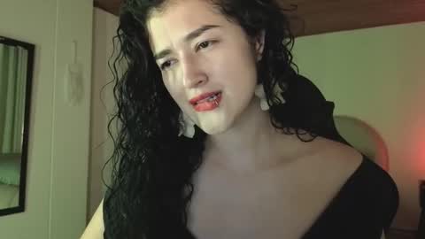 yourdreamgirl2025 online show from May 14, 2026, 11:33 pm