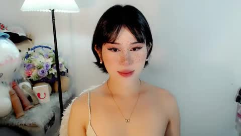 PrettyElla online show from November 14, 2025, 2:21 am