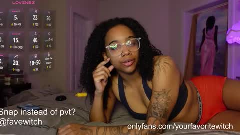 Snapshot of yourfavoritewitch chatting on March 19, 2026, 3:54 am Naava online show from March 19, 2026, 3:54 am