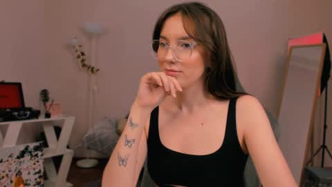 Snapshot of yourfrenchteacher chatting on February 2, 2025, 12:09 am Chloe online show from February 2, 2025, 12:09 am