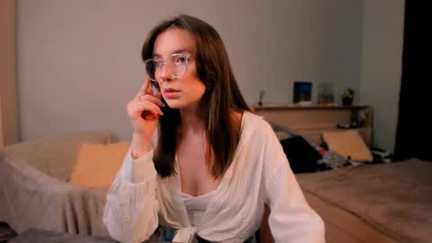 Snapshot of yourfrenchteacher chatting on February 7, 2025, 4:37 am Chloe online show from February 7, 2025, 4:37 am