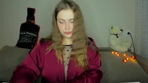 yourgem__ online show from February 19, 2025, 5:06 pm