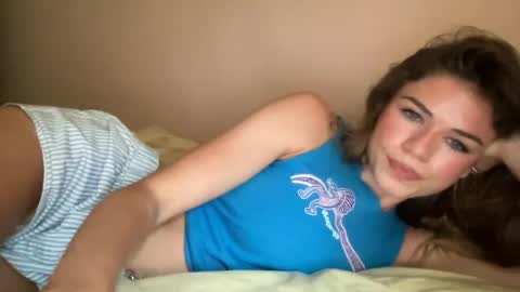 yourgirlaurora online show from July 24, 2026, 7:23 pm