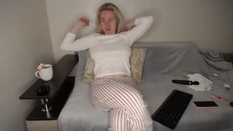 Iamyourdream online show from March 15, 2026, 1:28 pm