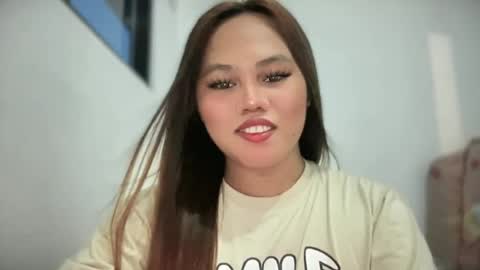 yourhotgirl_lyn online show from June 18, 2026, 9:47 am
