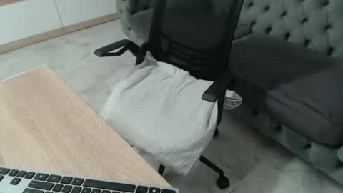 yourlilsin online show from March 19, 2026, 6:01 pm