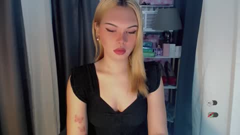Snapshot of yourlovekylie chatting on April 23, 2026, 3:52 am KYLIE MORE online show from April 23, 2026, 3:52 am