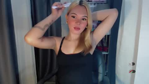 Snapshot of yourlovekylie chatting on April 24, 2026, 4:15 am KYLIE MORE online show from April 24, 2026, 4:15 am