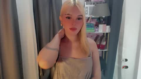 Snapshot of yourlovekylie chatting on May 27, 2026, 7:27 am KYLIE MORE online show from May 27, 2026, 7:27 am