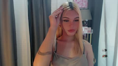 Snapshot of yourlovekylie chatting on June 20, 2026, 6:49 am KYLIE MORE online show from June 20, 2026, 6:49 am