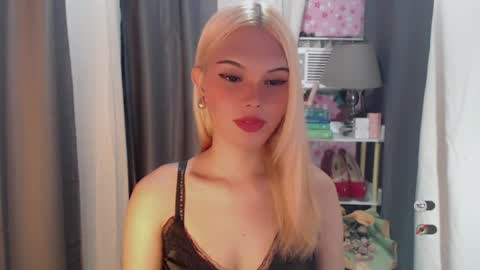 Snapshot of yourlovekylie chatting on July 11, 2026, 10:51 am KYLIE MORE online show from July 11, 2026, 10:51 am