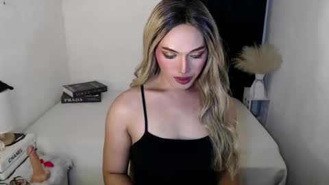 TIFFANY SUCKING QUEEN online show from April 27, 2026, 3:32 pm