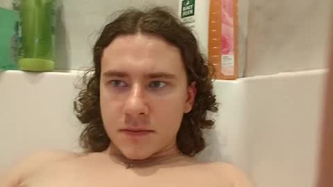 Snapshot of yourpantyhosesla_ve chatting on November 18, 2025, 1:33 am Nylon slave online show from November 18, 2025, 1:33 am